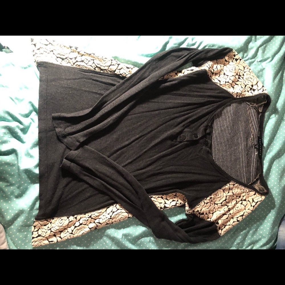 Long sleeved lace ribbed shirt